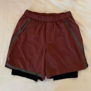 LULU LEMON ACTIVE SHORTS - SMALL